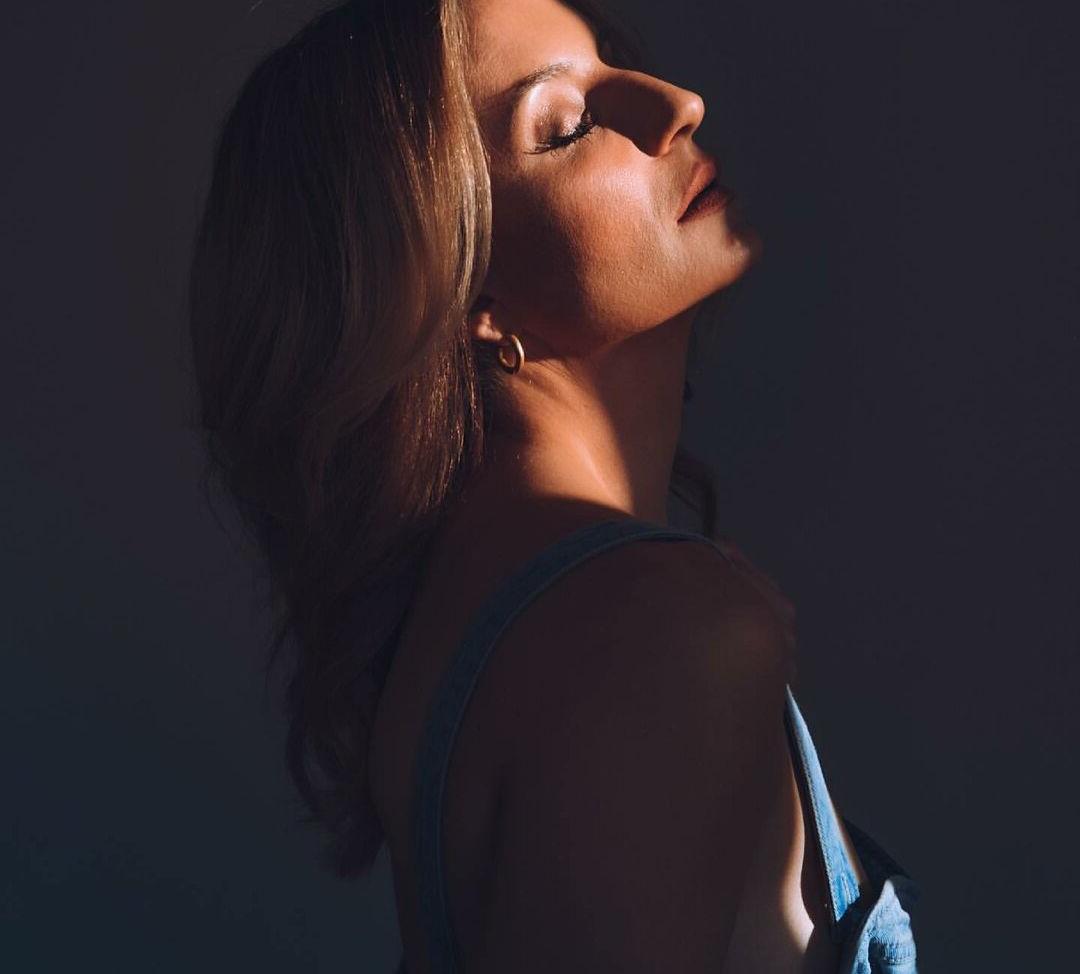 12P Anneliese Van Der Pol nude