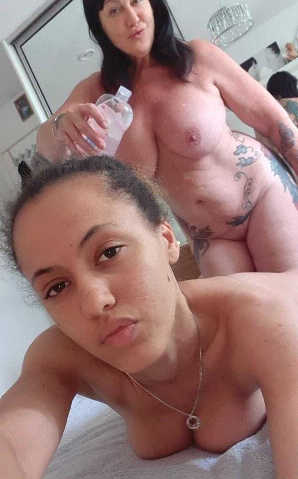 25P Mom_vs_daughter nude