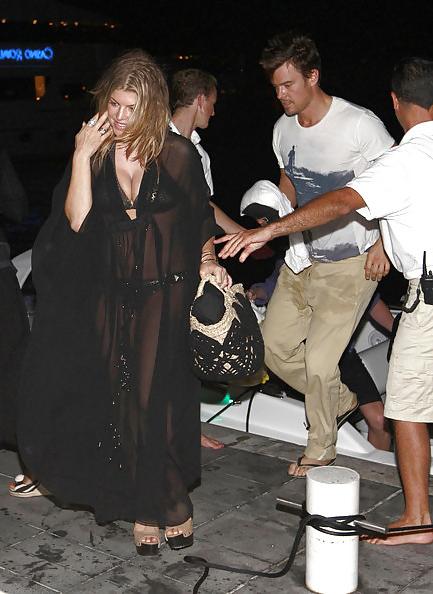 25P Beautiful Celebs In Minipants by TROC