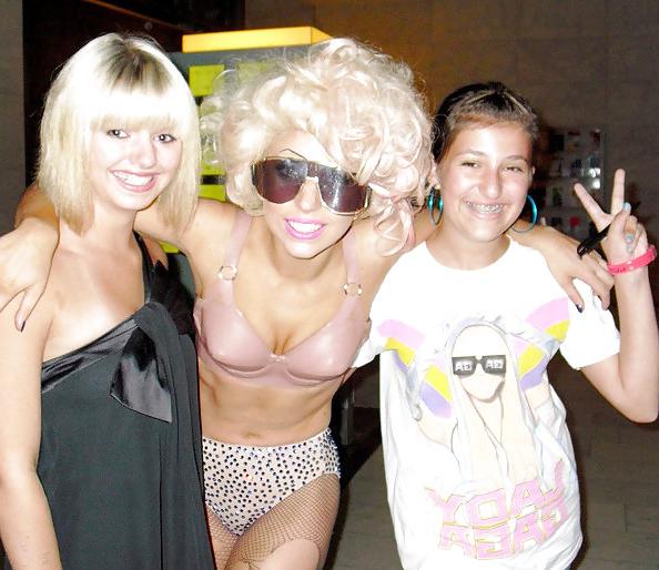 25P Beautiful Celebs In Minipants by TROC