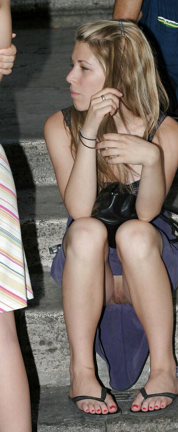 25P Upskirt Pussy 9