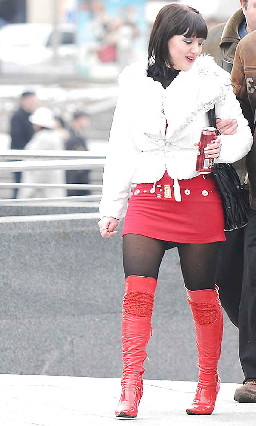11P In The Streets 039 - Santas Daughter?! 