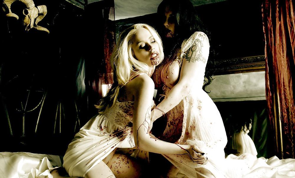 25P Sexy Vampires