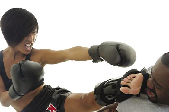 21P Fighting girl's feet