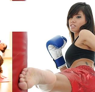 21P Fighting girl's feet