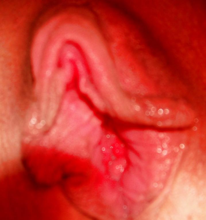 7P Moist clit and lips getting hot in here