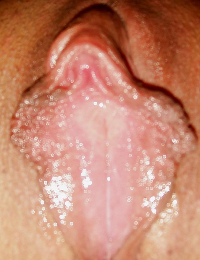7P Moist clit and lips getting hot in here