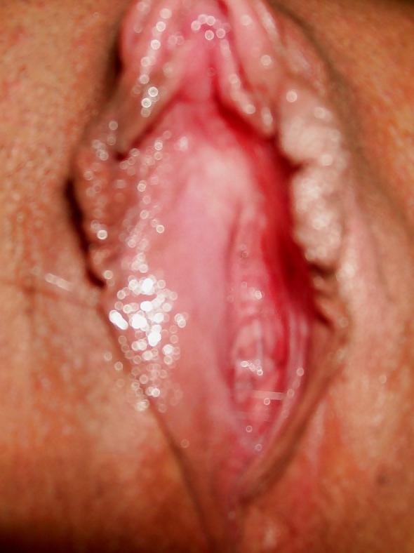 7P Moist clit and lips getting hot in here