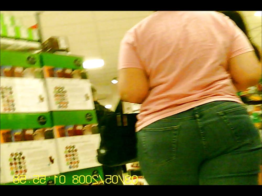 8P BBW Mom Shopping with Skinny Daughter
