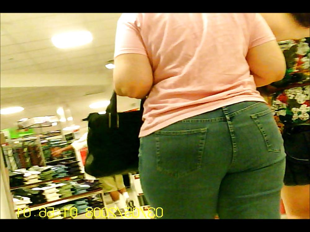 8P BBW Mom Shopping with Skinny Daughter