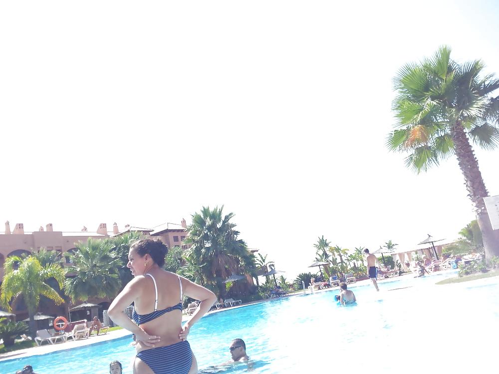 14P Fat ass on vacation 