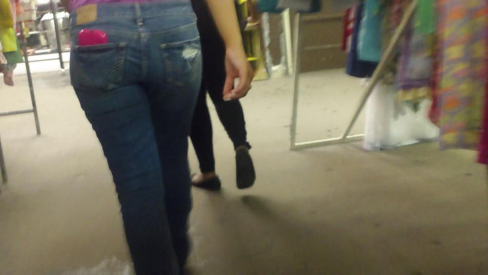 25P Teen ass & butt up close