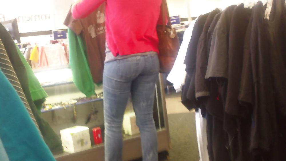 25P Teen ass & butt up close