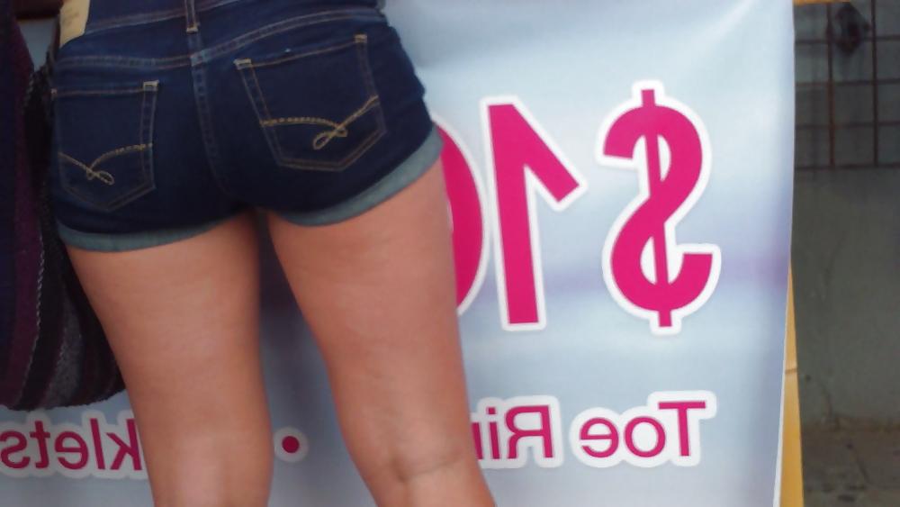 25P Teen ass & butt up close