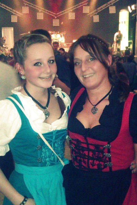 15P Who is better, mom or daughter?