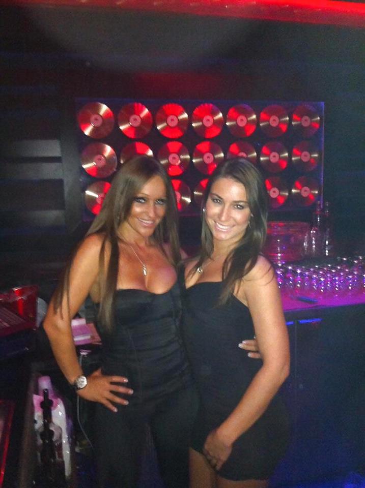 17P Non Nude Hot Girls