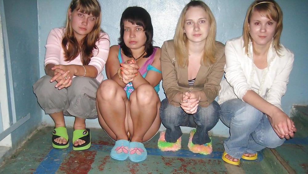 25P Upskirt Groups