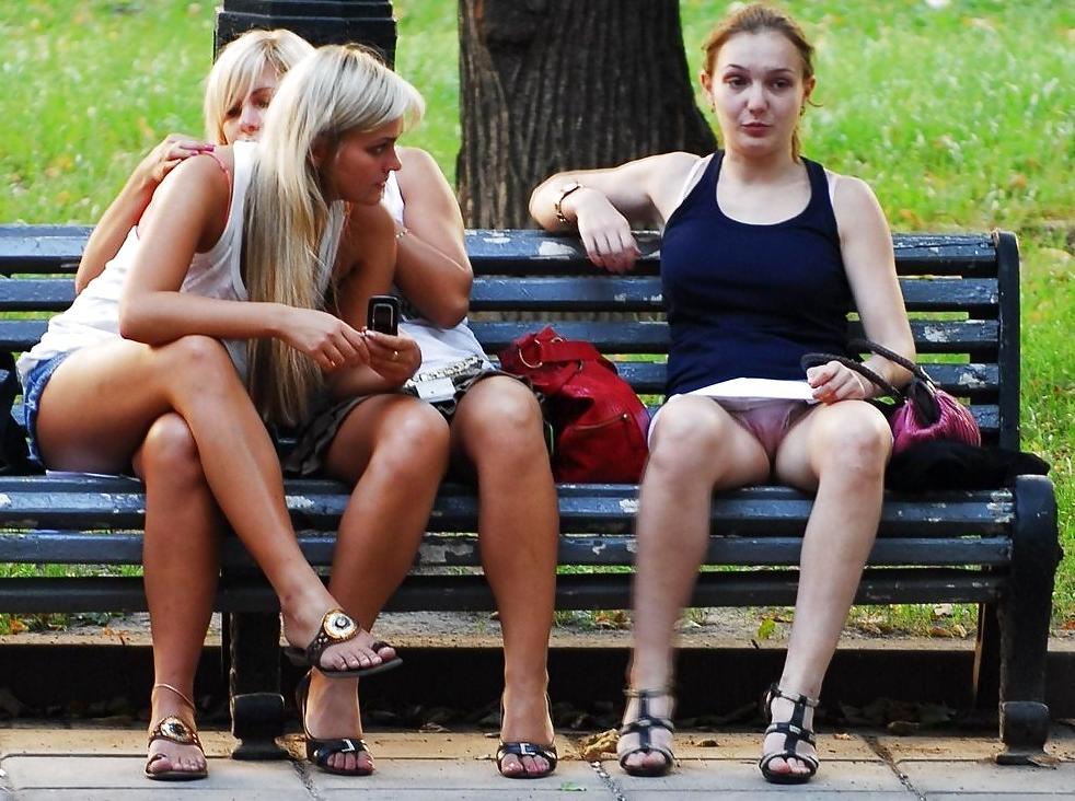 25P Upskirt Groups