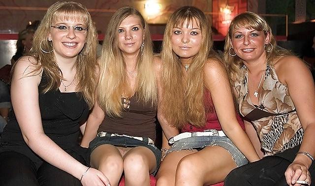 25P Upskirt Groups