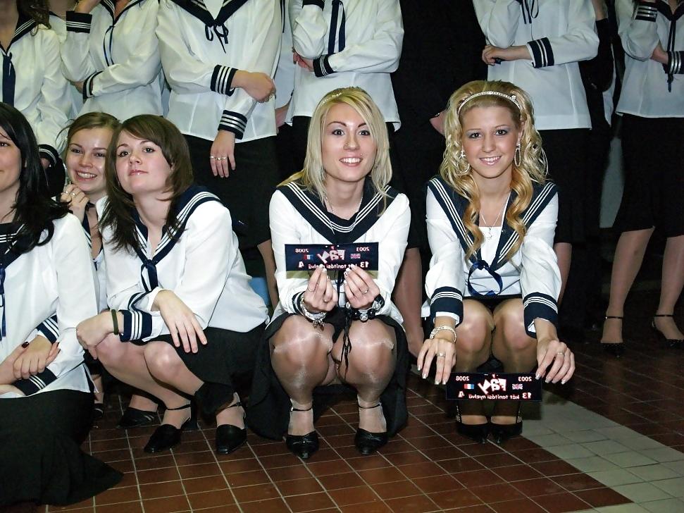 25P Upskirt Groups