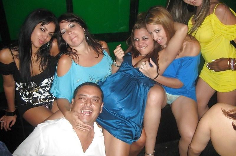 25P Upskirt Groups