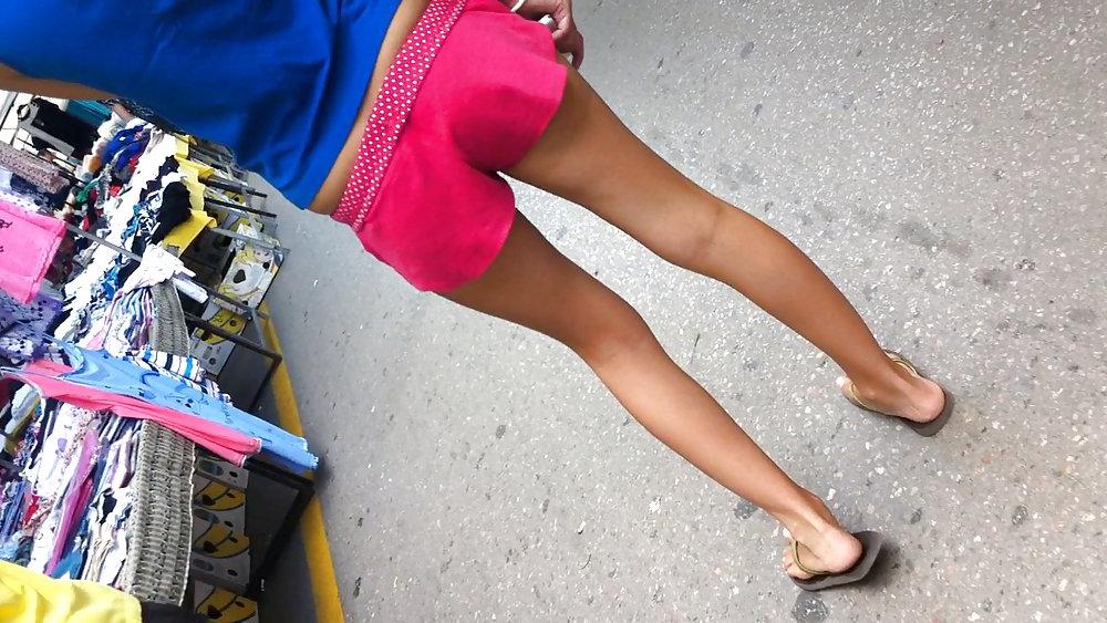 25P GREEK GIRLS IN SHORTS