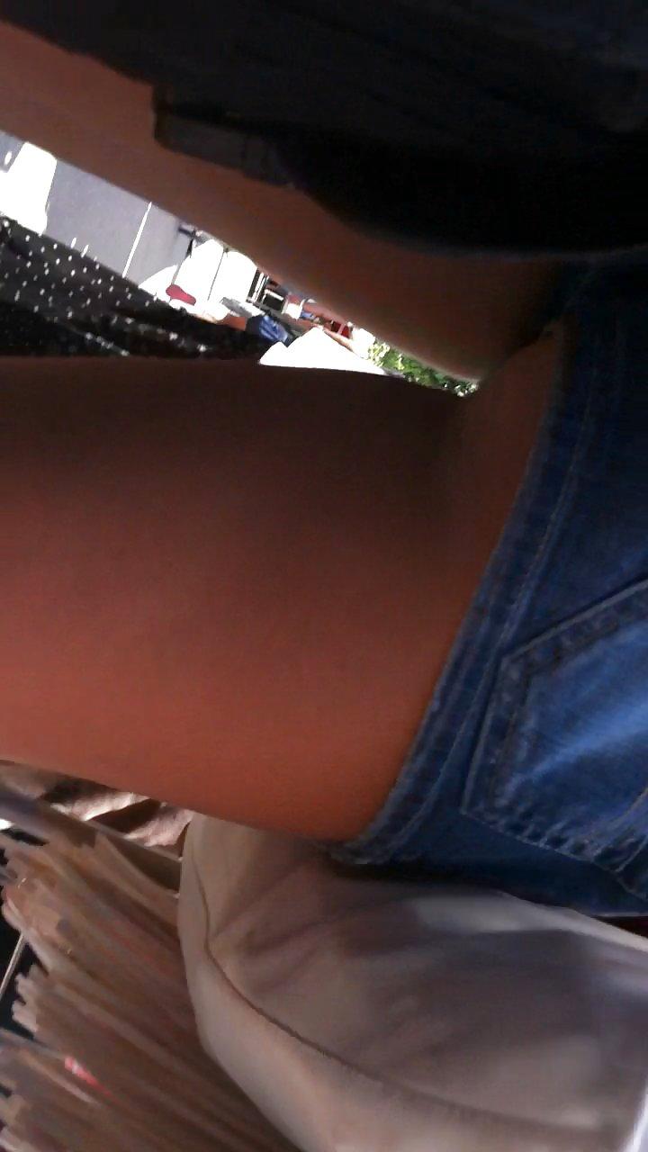 25P GREEK GIRLS IN SHORTS