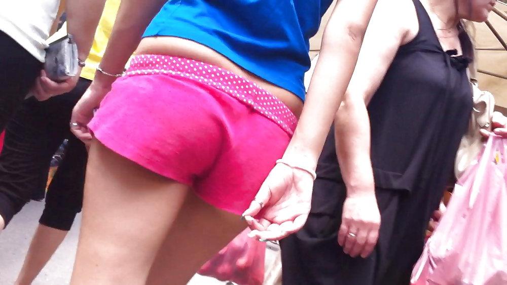 25P GREEK GIRLS IN SHORTS
