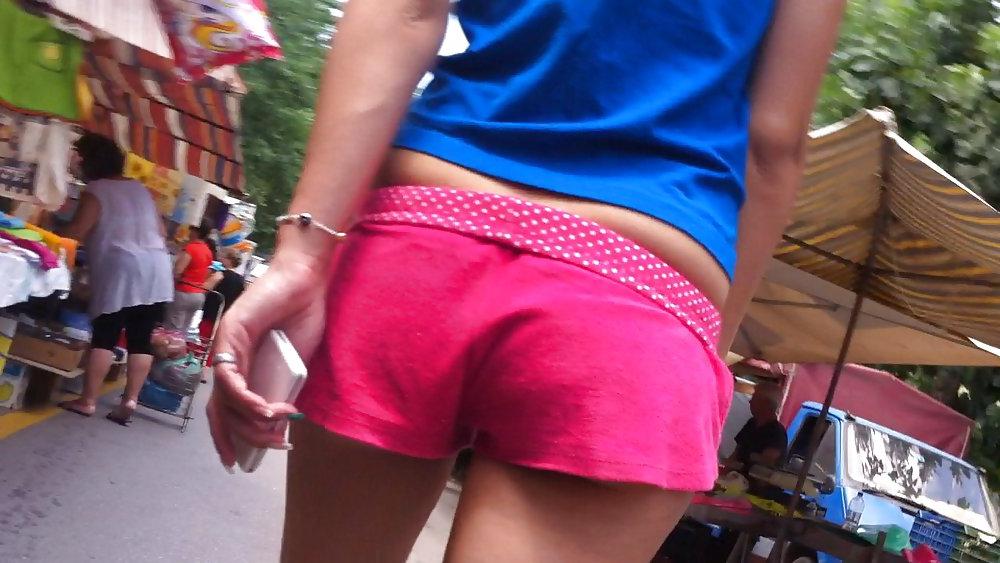 25P GREEK GIRLS IN SHORTS