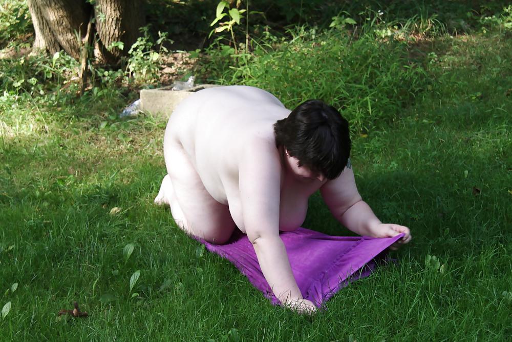 25P BBW Slutwife in park