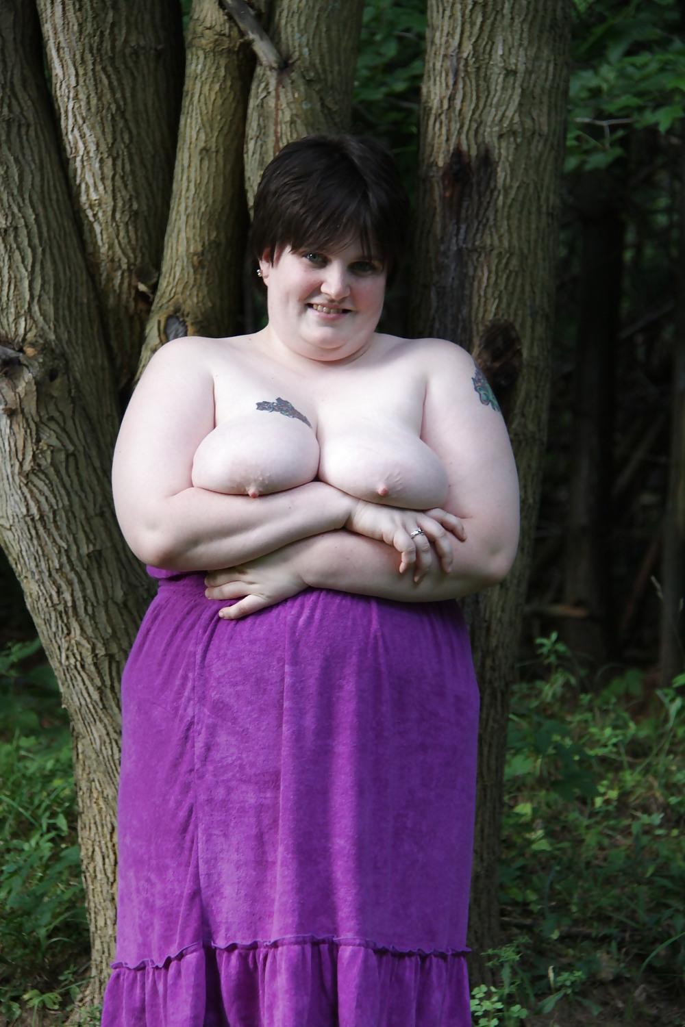 25P BBW Slutwife in park