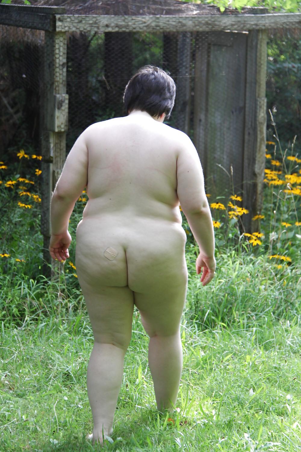25P BBW Slutwife in park