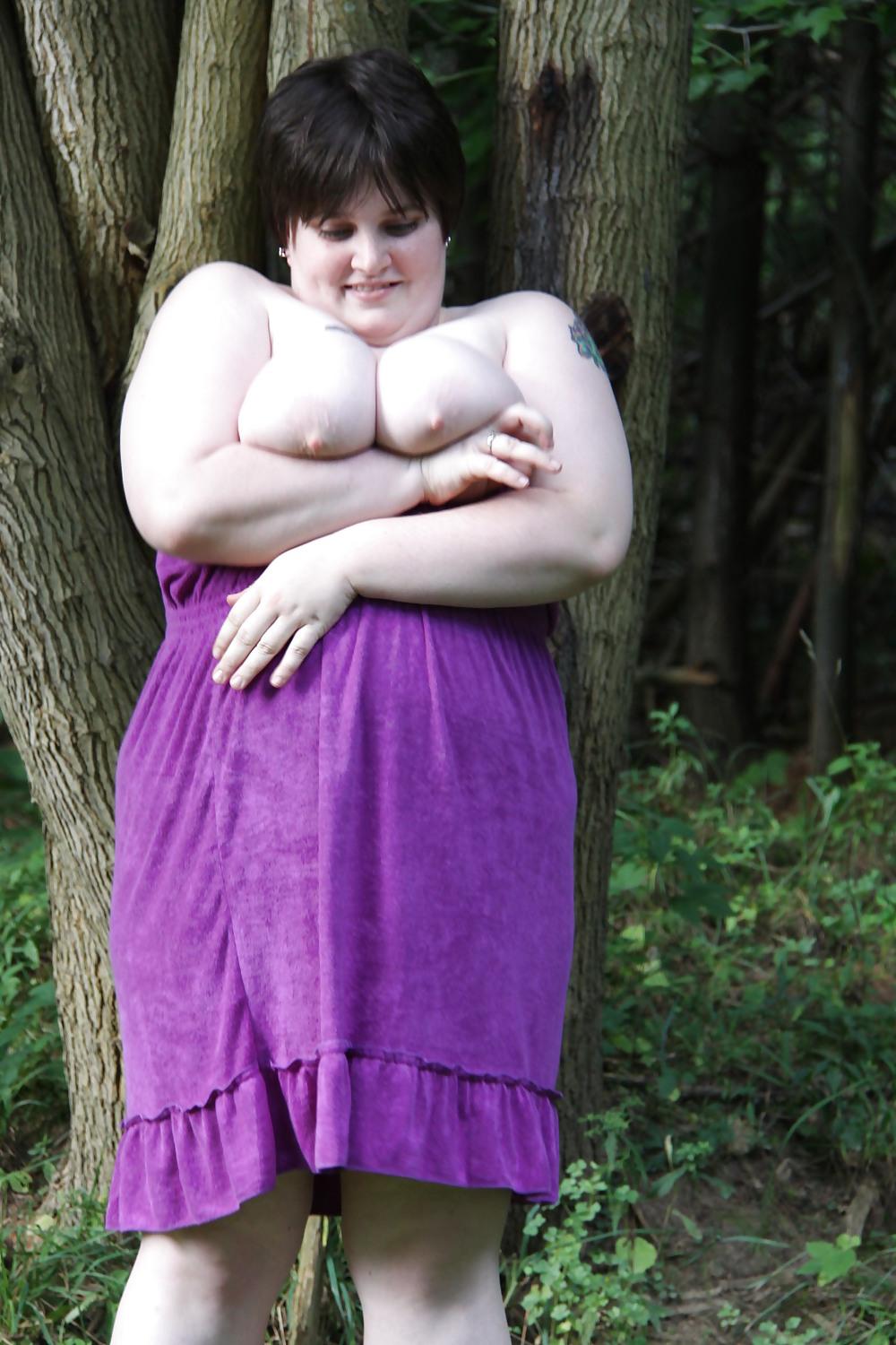 25P BBW Slutwife in park