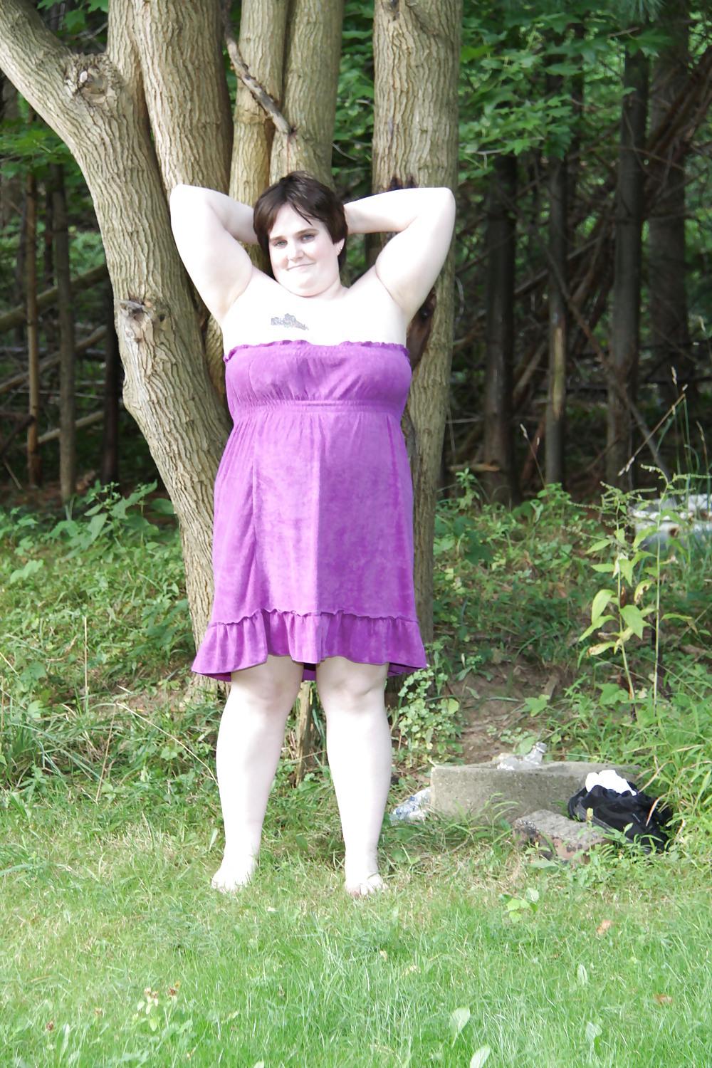 25P BBW Slutwife in park