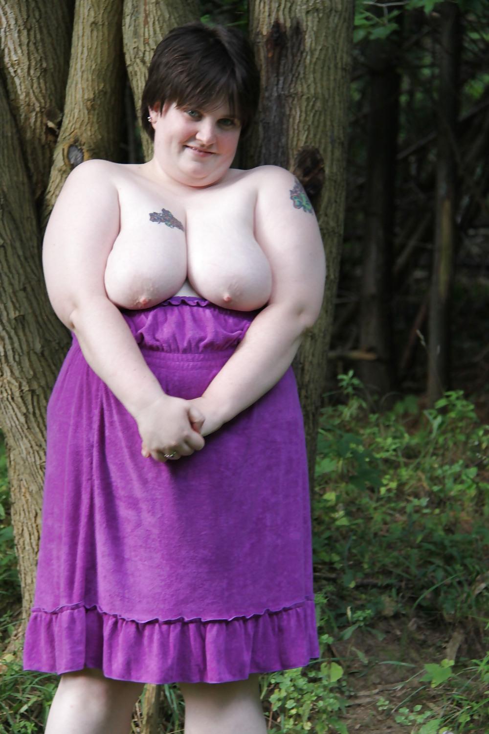 25P BBW Slutwife in park