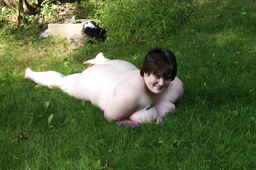25P BBW Slutwife in park