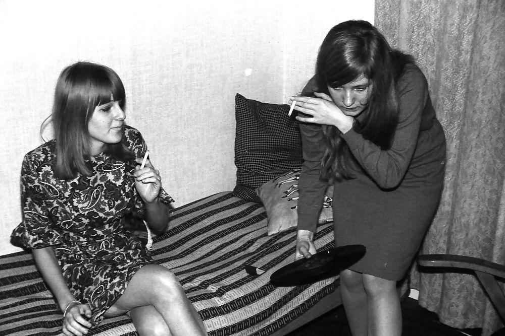 20P Stocking tops shown by accidents