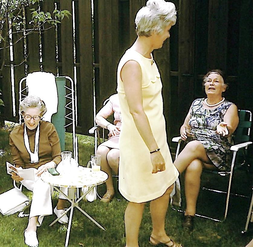 20P Stocking tops shown by accidents