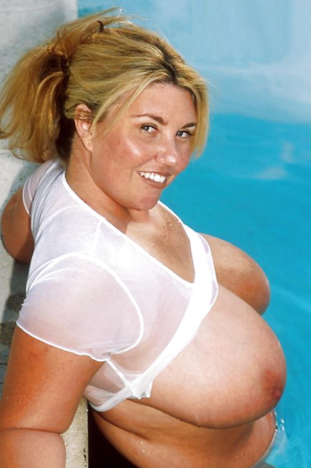 18P Big boobs chubby at the pool!!!