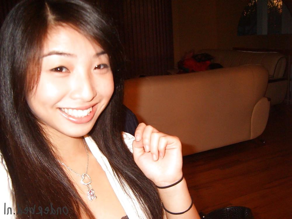 18P HOT Asian Girl