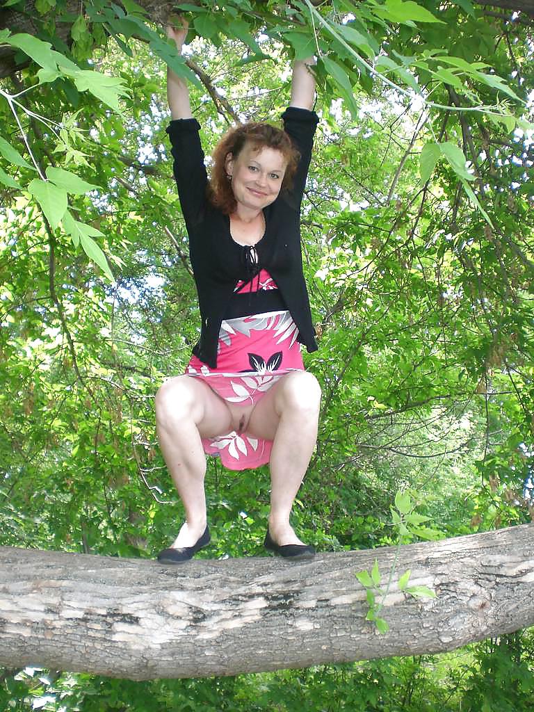 23P MILF & MATURE UPSKIRT 1