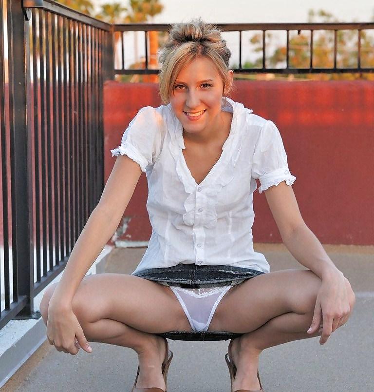 25P Upskirt Squatting 1