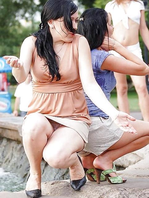 25P Upskirt Squatting 1
