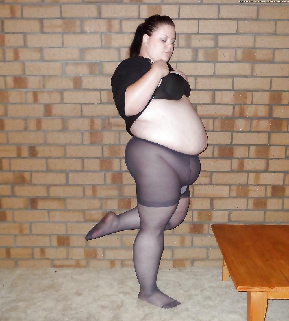 16P Granny in panties