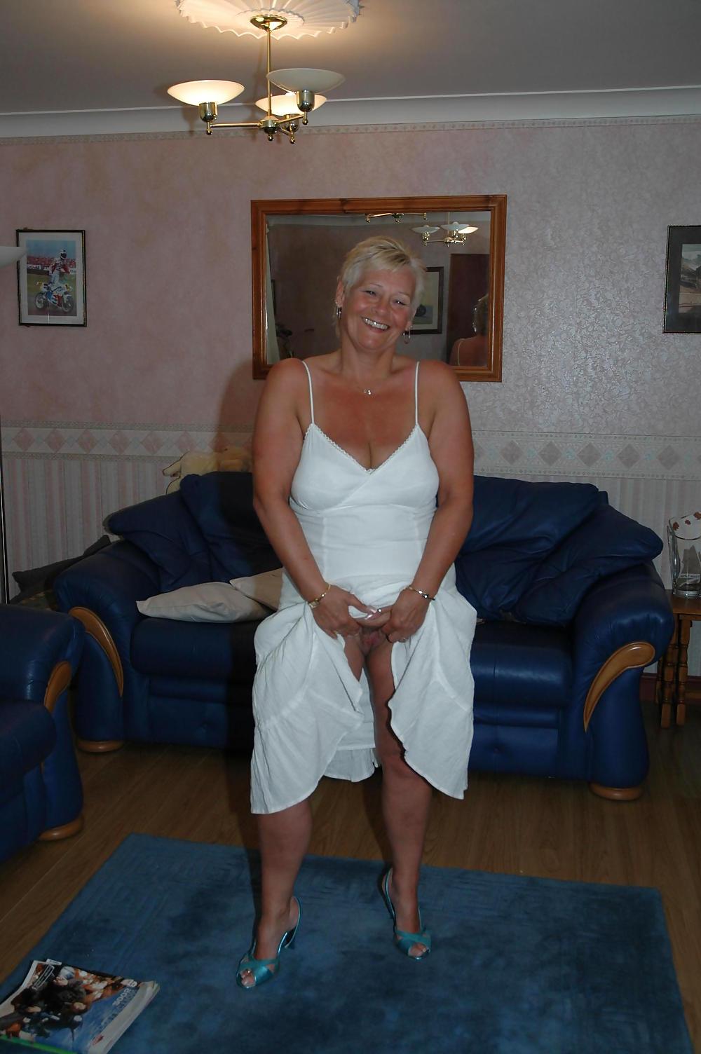 25P Beautiful And Hot Granny