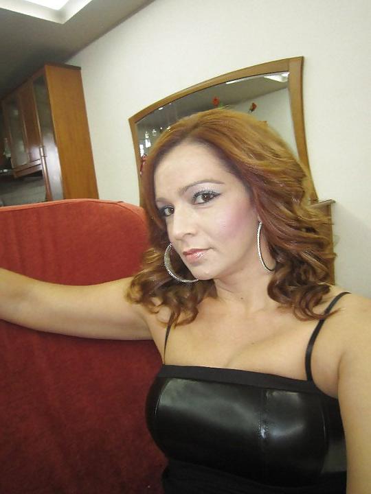 25P Greek MILF 