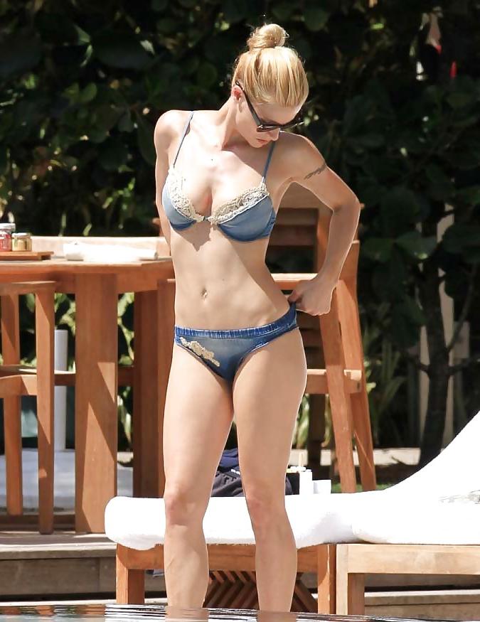 25P Michelle Hunziker  III