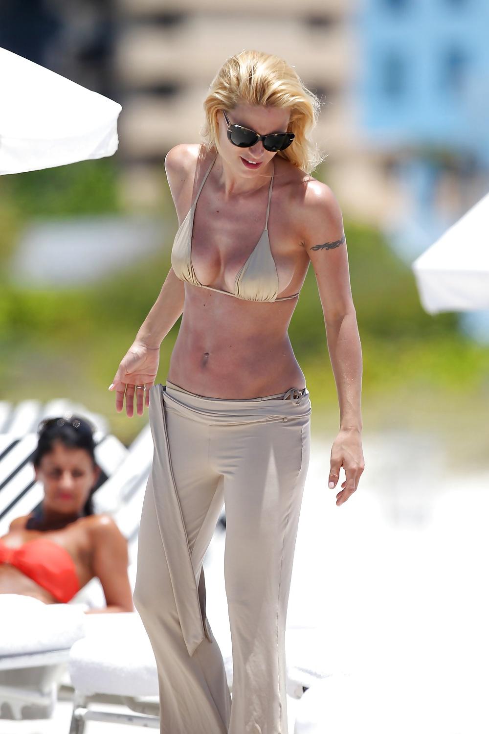 25P Michelle Hunziker  III