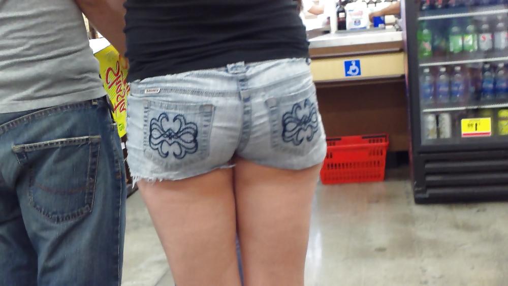 25P Standing in line behind Miss Sugar ass & butt in shorts