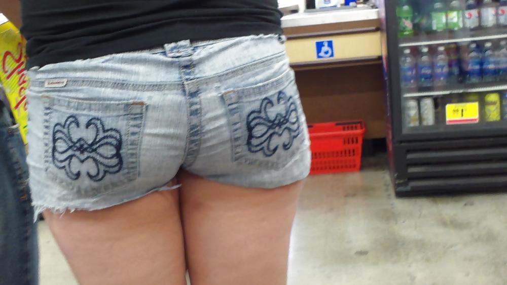 25P Standing in line behind Miss Sugar ass & butt in shorts